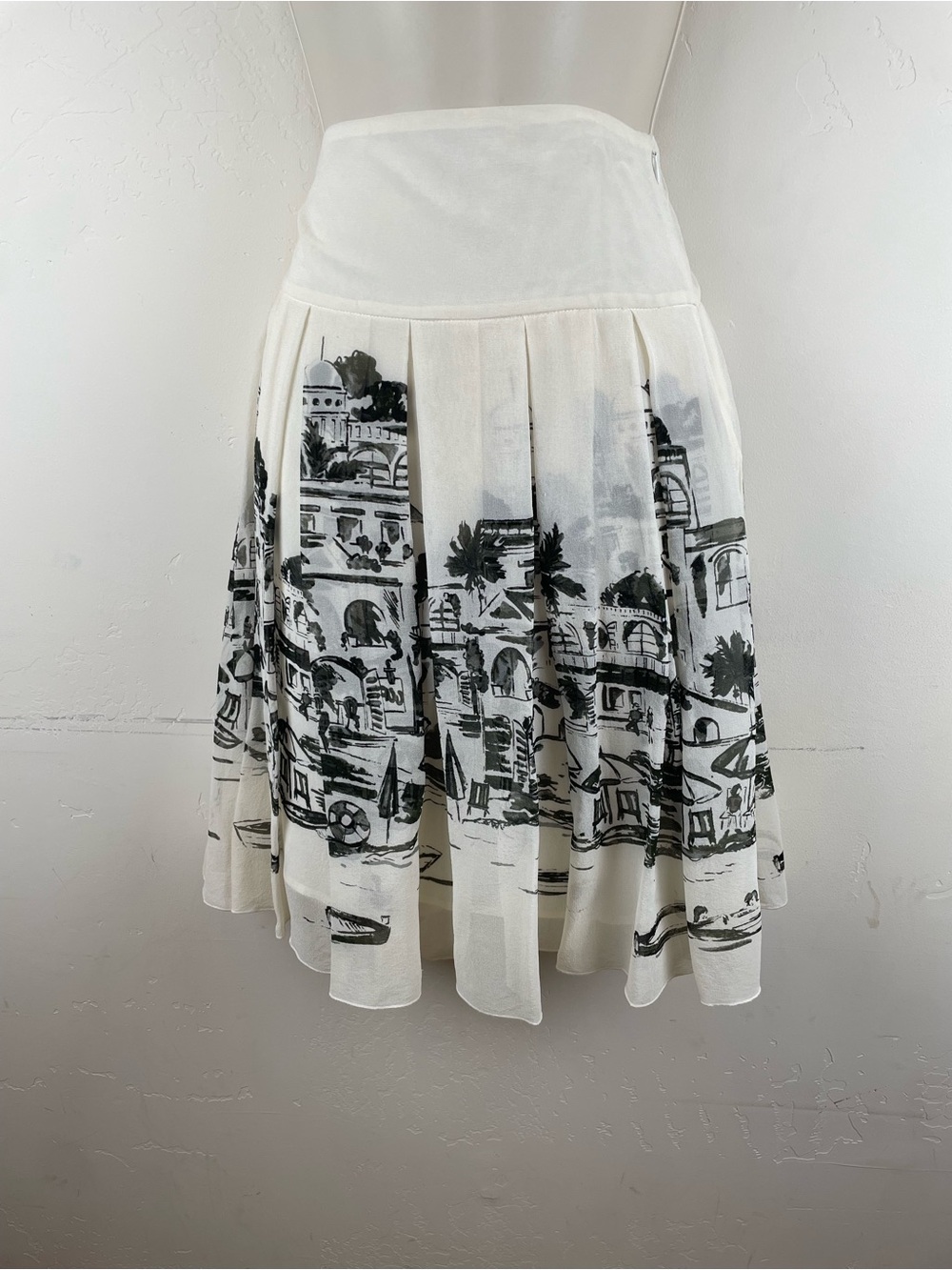 White House Black Market Gorgeous  Feminine Silk Skirt with Black Scenic Print